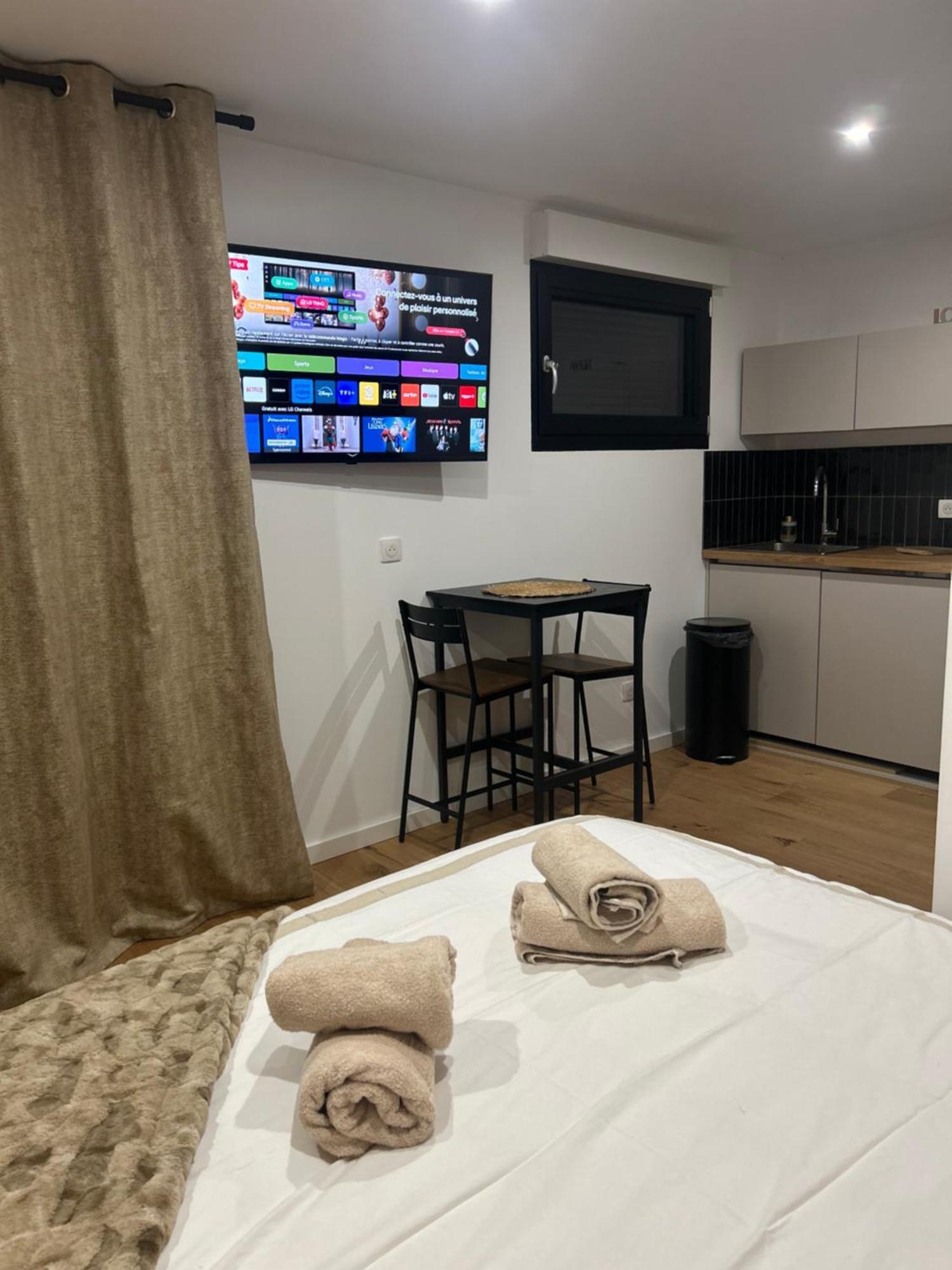 Studio Prestige Avec Terrasse Le Chene Dore Au Coeur Du Centre Touristique Cite Des Loisirs 200 M Du Galaxie,Face Au Snowworld Parking Gratuit Privatif Amnéville Zewnętrze zdjęcie