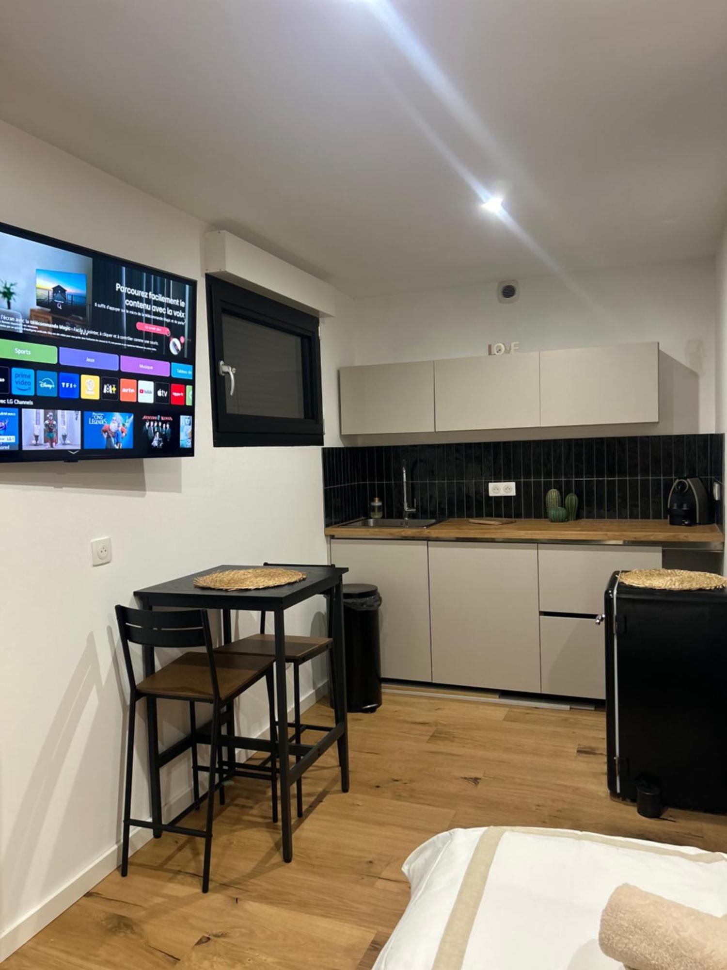 Studio Prestige Avec Terrasse Le Chene Dore Au Coeur Du Centre Touristique Cite Des Loisirs 200 M Du Galaxie,Face Au Snowworld Parking Gratuit Privatif Amnéville Zewnętrze zdjęcie